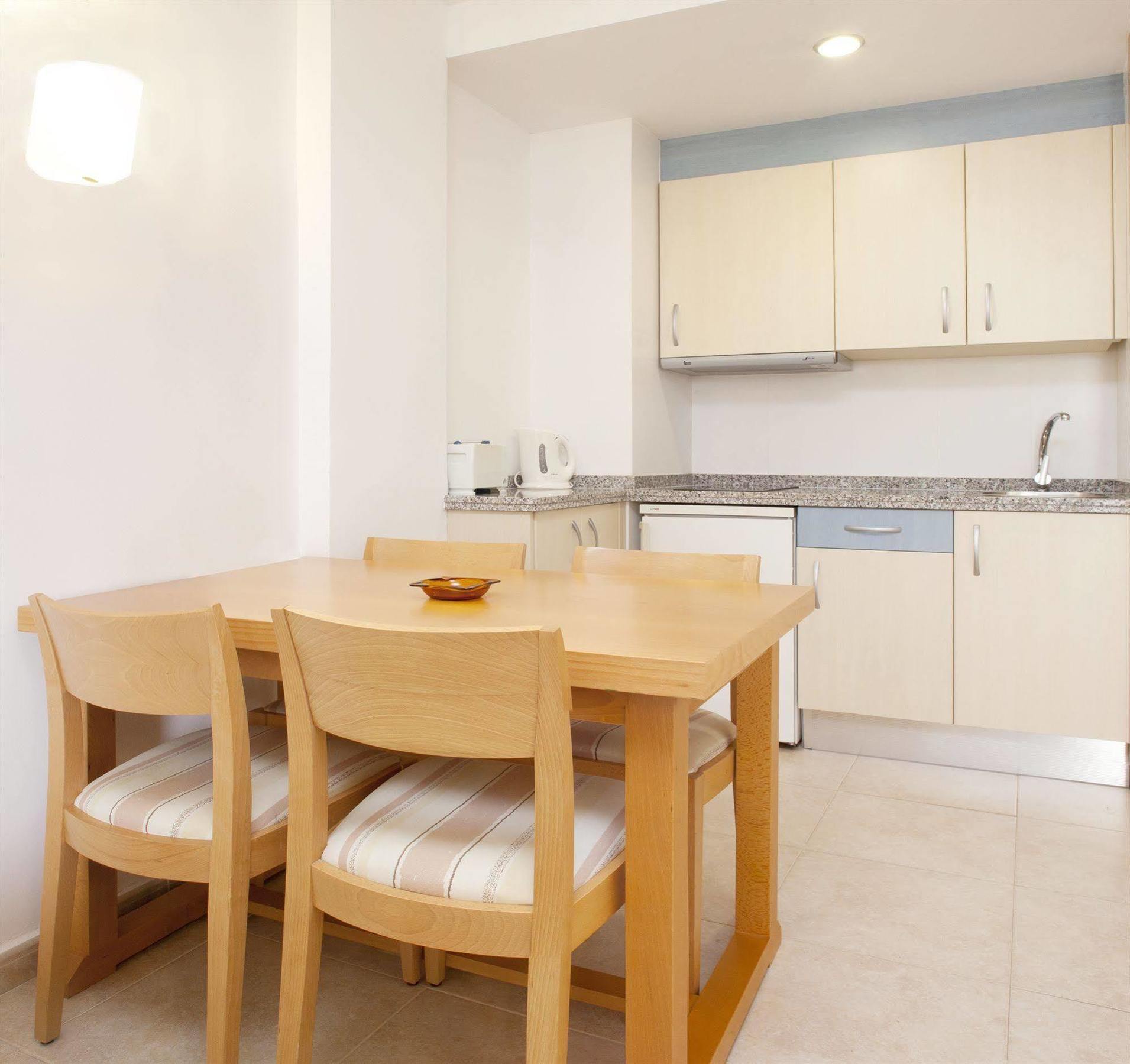 Apartamentos Mar Y Playa مدينة إيبيزا المظهر الخارجي الصورة